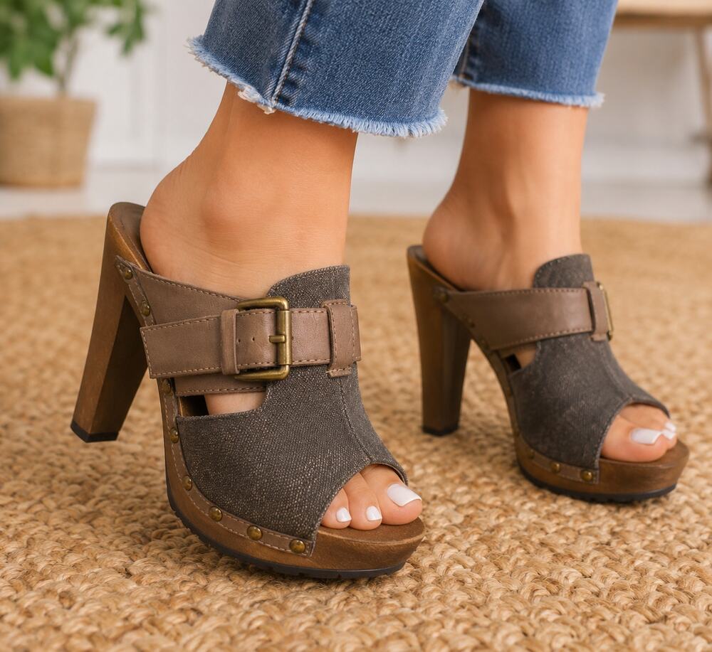 Very Volatile Brown Platform Mules 8 Buckle Clogs Chunky Heel Y2K Boho